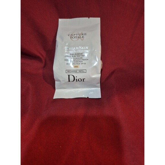 New Christian Dior Dream Skin Fresh Perfect CUSHION Foundation 010 Refill - Picture 1 of 2